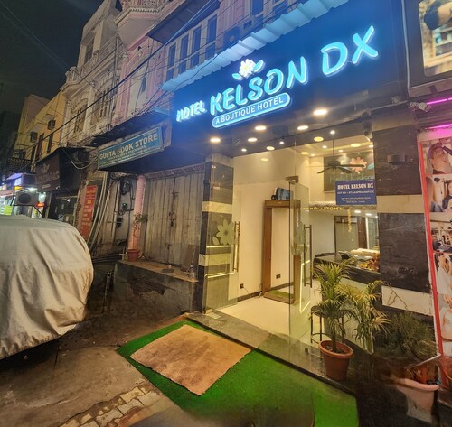 Hotel Kelson DX-Near Ramakrishna Metro