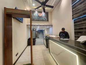Lobby - Hotel Kelson DX-Near Ramakrishna Metro (New Delhi)