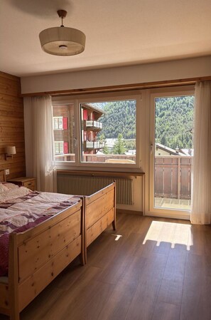 3 habitaciones, cuna de viaje, wifi gratis y ropa de cama 