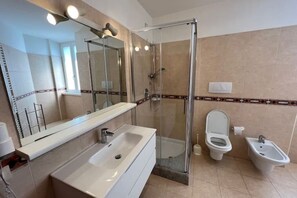 Chuveiro, secador de cabelo