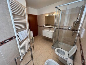 Shower, bidet - Family Baia 2 (Nago-Torbole)