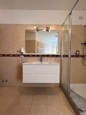 Shower - Family Baia 6 (Nago-Torbole)