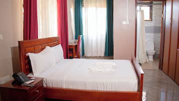 Ropa de cama de alta calidad, colchones con pillow-top y escritorio