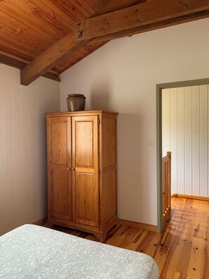 2 bedrooms, iron/ironing board, WiFi, bed sheets - Le soleil d'eau 2 villa with terrace, parking (Meyras)
