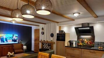 Comfort Apartment, Balcony, Garden View | Interior