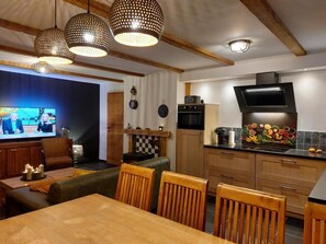 Comfort Apartment, Balcony, Garden View | Interior