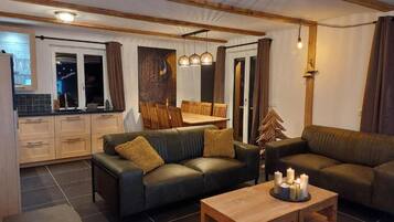 Comfort Apartment, Balcony, Garden View | Living area
