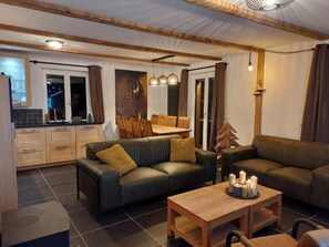 Comfort Apartment, Balcony, Garden View | Living area - Haus-Aloisia (Sankt Michael im Lungau)