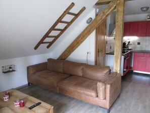 Comfort Apartment, Balcony, Garden View | Living area