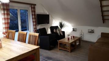Comfort-Apartment, Balkon, Gartenblick | Speisen