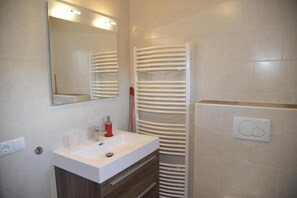 Comfort Apartment, Garden View | Bathroom - Haus-Aloisia (Sankt Michael im Lungau)