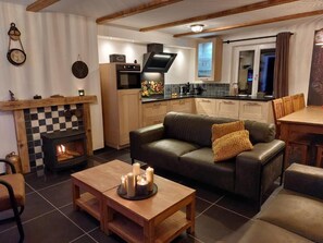 Comfort Apartment, Balcony, Garden View | Living area - Haus-Aloisia (Sankt Michael im Lungau)