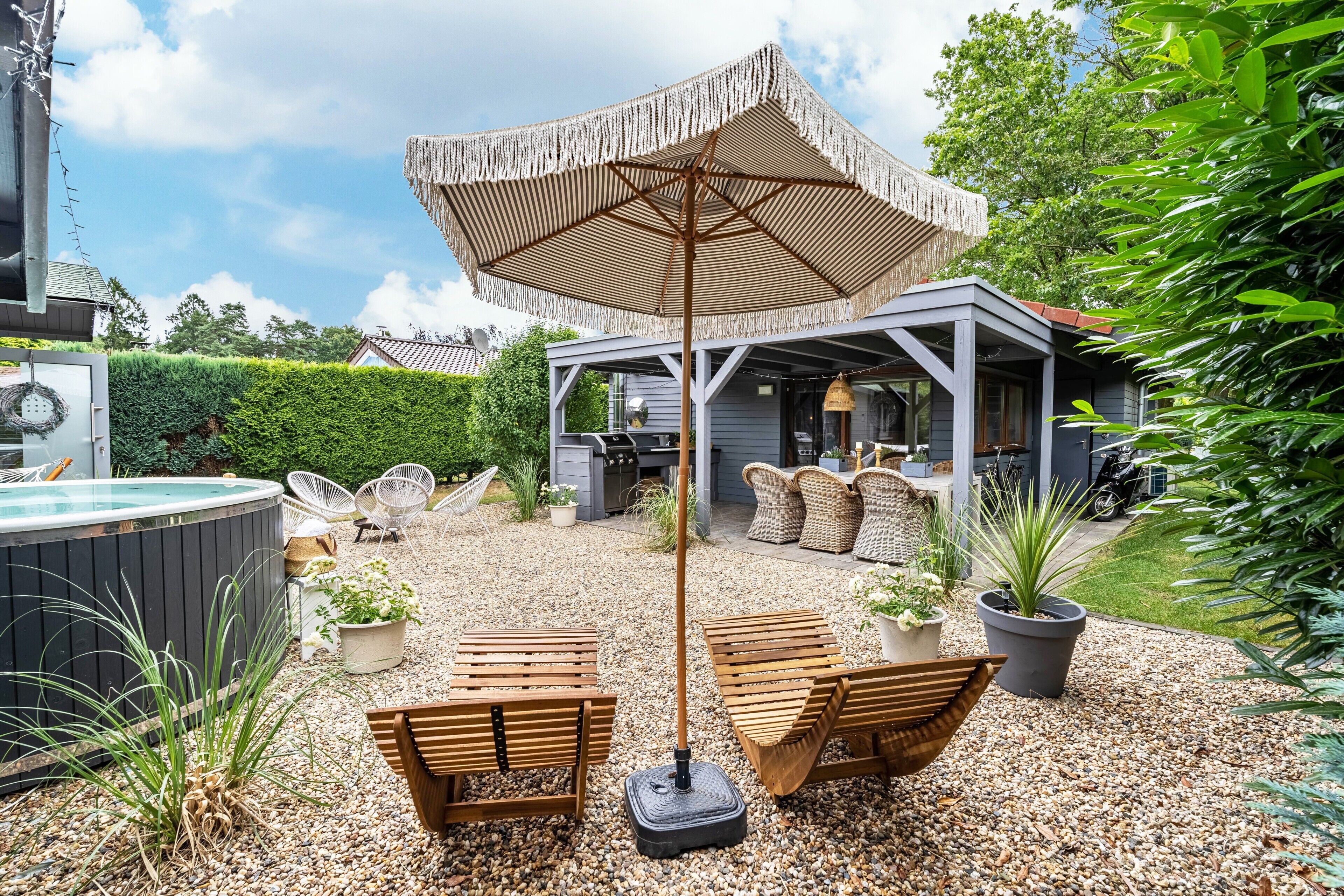 Outdoor spa tub