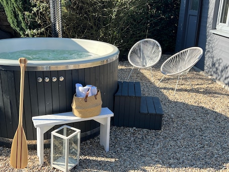 Outdoor spa tub. House Lexington with Sauna & Hot Tub by the Lake