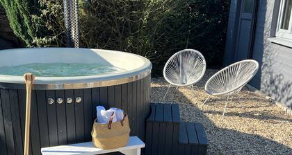 House Lexington with Sauna & Hot Tub by the Lake