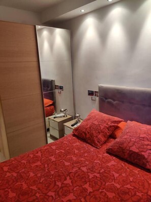 1 chambre, fer et planche à repasser, Wi-Fi, draps fournis
