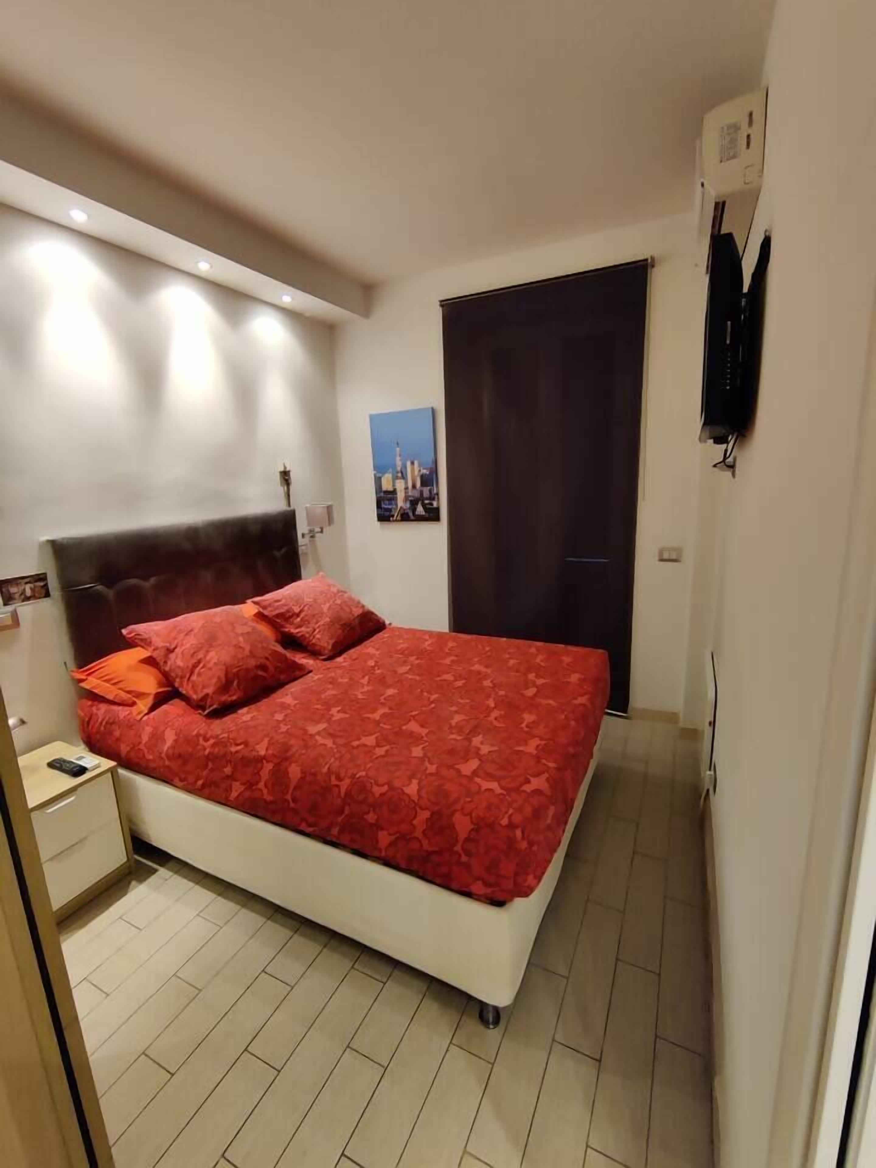 1 camera, ferro/asse da stiro, Wi-Fi, lenzuola