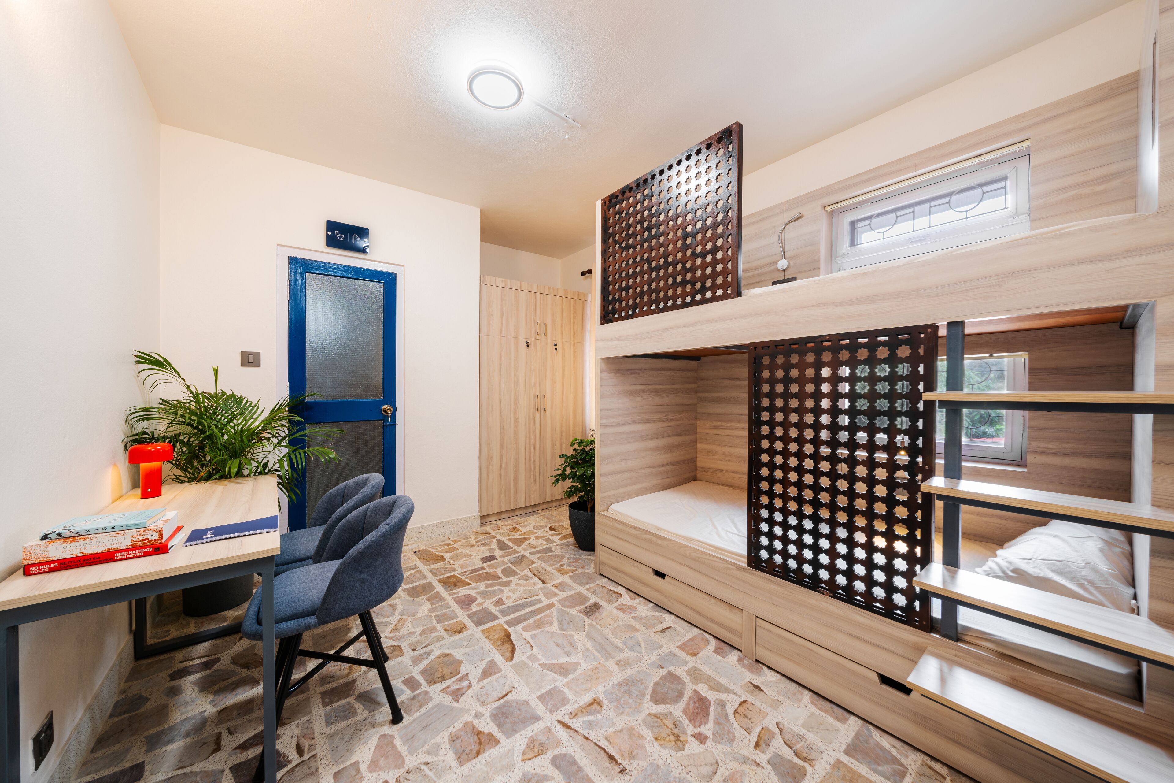 Phòng tập thể phong cách cổ điển, ban công | Truy cập Internet không dây miễn phí 