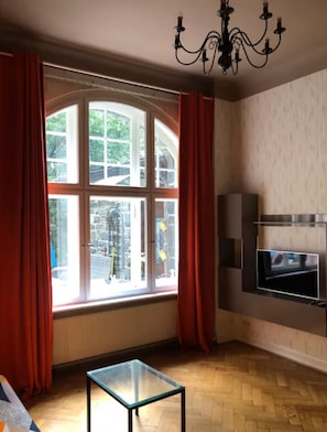 Smart-tv, videospelletjes, een dvd-speler en boeken