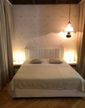 2 bedrooms, iron/ironing board, WiFi, bed sheets