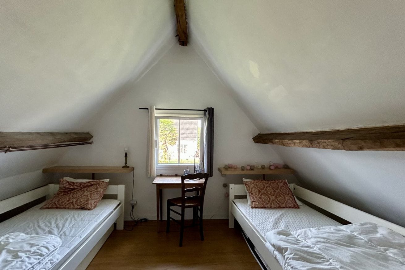 3 間睡房、書桌、可攜式嬰兒床