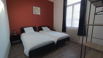 2 chambres, lit parapluie