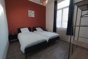 2 habitaciones y cuna de viaje 