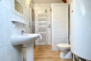Bathroom - Vacation Rental 3, Studio Apartment in the Heart of Downtown (Le Crotoy)