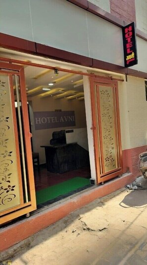Exterior detail - New Hotel Avni (Varanasi)
