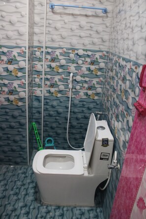Basic-Studiosuite | Badezimmer | Dusche
