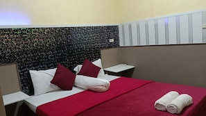 Standard Double Room, Balcony | Free WiFi - Taba Yama Homestay (Banyuwangi)