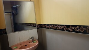 Standard Double Room, Balcony | Bathroom - Taba Yama Homestay (Banyuwangi)