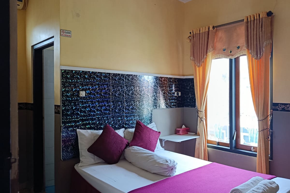 Basic Room, Balcony, Park View | Free WiFi