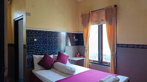 Basic Room, Balcony, Park View | Free WiFi - Taba Yama Homestay (Banyuwangi)