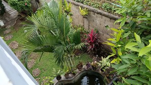 Economy Room | Property grounds - Taba Yama Homestay (Banyuwangi)