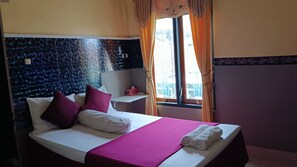 Basic Room, Balcony, Park View | Free WiFi - Taba Yama Homestay (Banyuwangi)