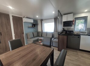 Interior - Bungalow between nature and ocean at Le Ferret, a 4* resort with aquatic areas (Lège-Cap-Ferret)