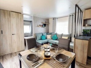 Interior - Bungalow between nature and ocean at Le Ferret, a 4* resort with aquatic areas (Lège-Cap-Ferret)