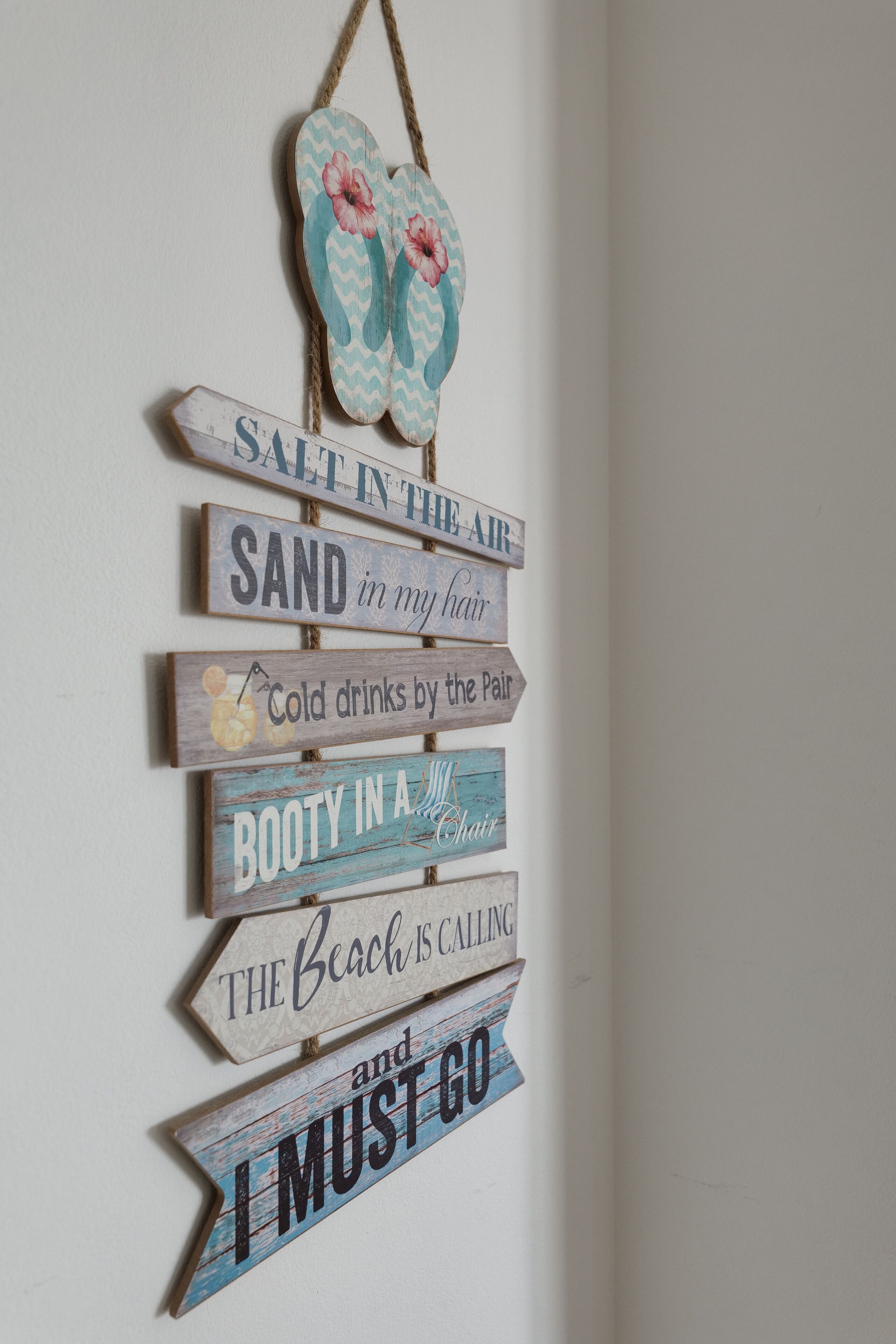 办公桌、免费 WiFi