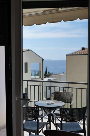 Comfort-Apartment, Balkon, Meerblick | Balkon
