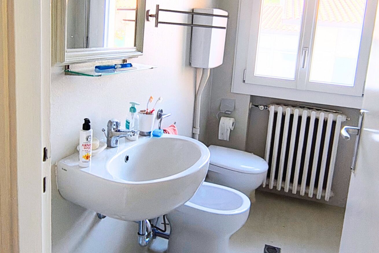 Dusche, Bidet, Handtücher