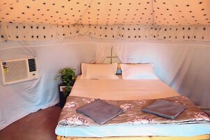 Espacio para trabajar con laptop y wifi gratis 