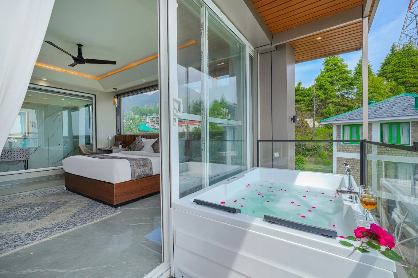Signature Double Room | Desk, laptop workspace, free WiFi