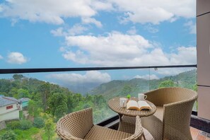 Premium-Doppelzimmer, Balkon | Schreibtisch, laptopgeeigneter Arbeitsplatz, kostenloses WLAN