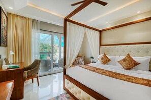 Desk, laptop workspace, free WiFi - Divine Peaks Dharamshala (Dharamshala)