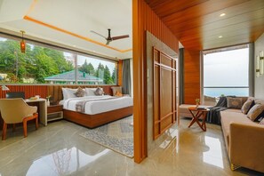 Desk, laptop workspace, free WiFi - Divine Peaks Dharamshala (Dharamshala)