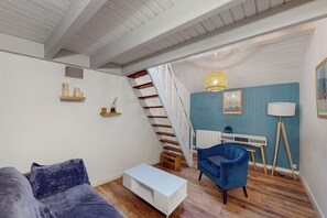 Living area - Charming T1 Nantes center near tramway & train station (Nantes)