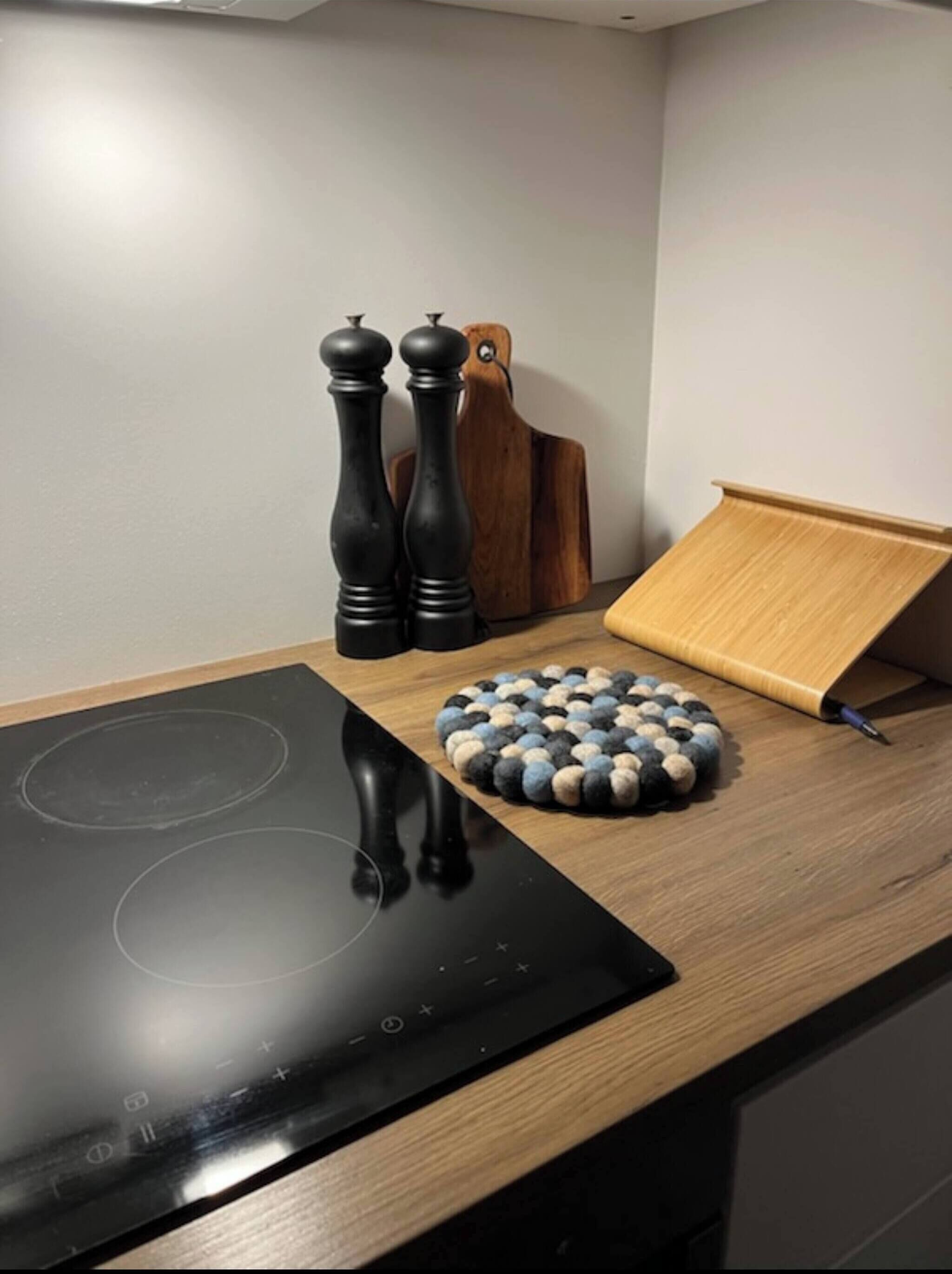 شقة - غرفتا نوم - بشرفة | المنشأة من الداخل