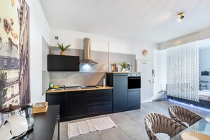 Fridge, oven, stovetop, dishwasher