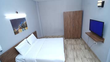Luxury Room | Iron/ironing board, free WiFi